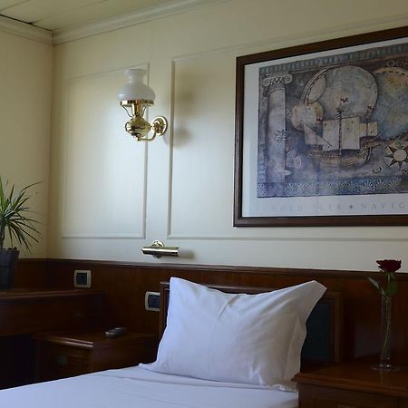 Invicta Ribeira Boat Hotel OOporto Exteriör bild