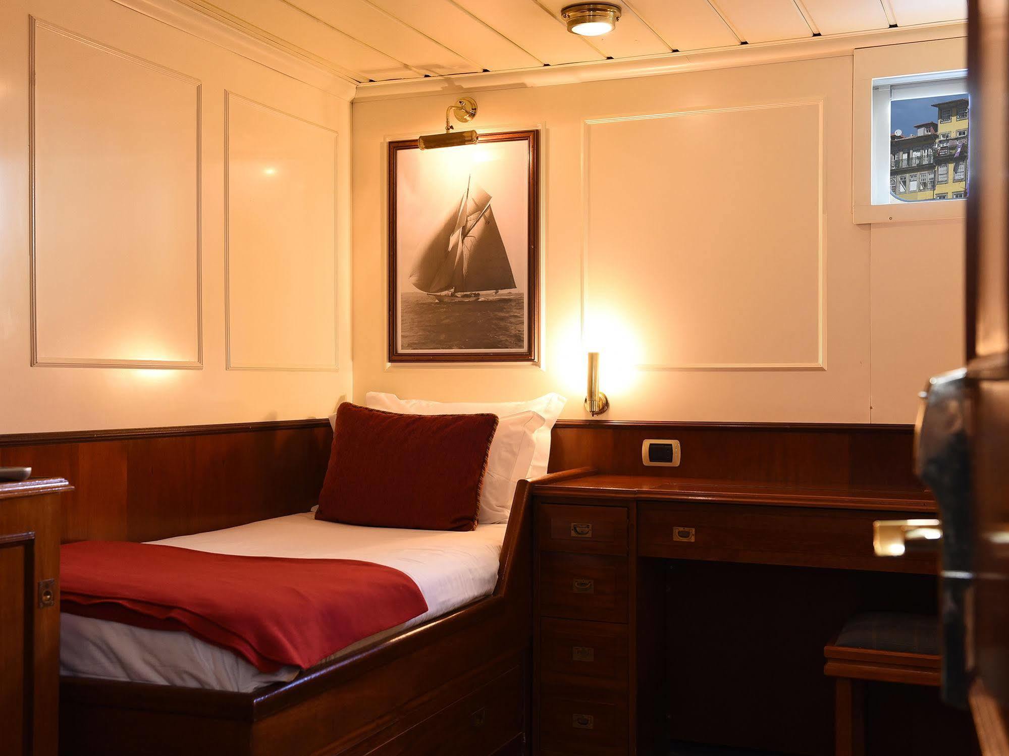 Invicta Ribeira Boat Hotel OOporto Exteriör bild