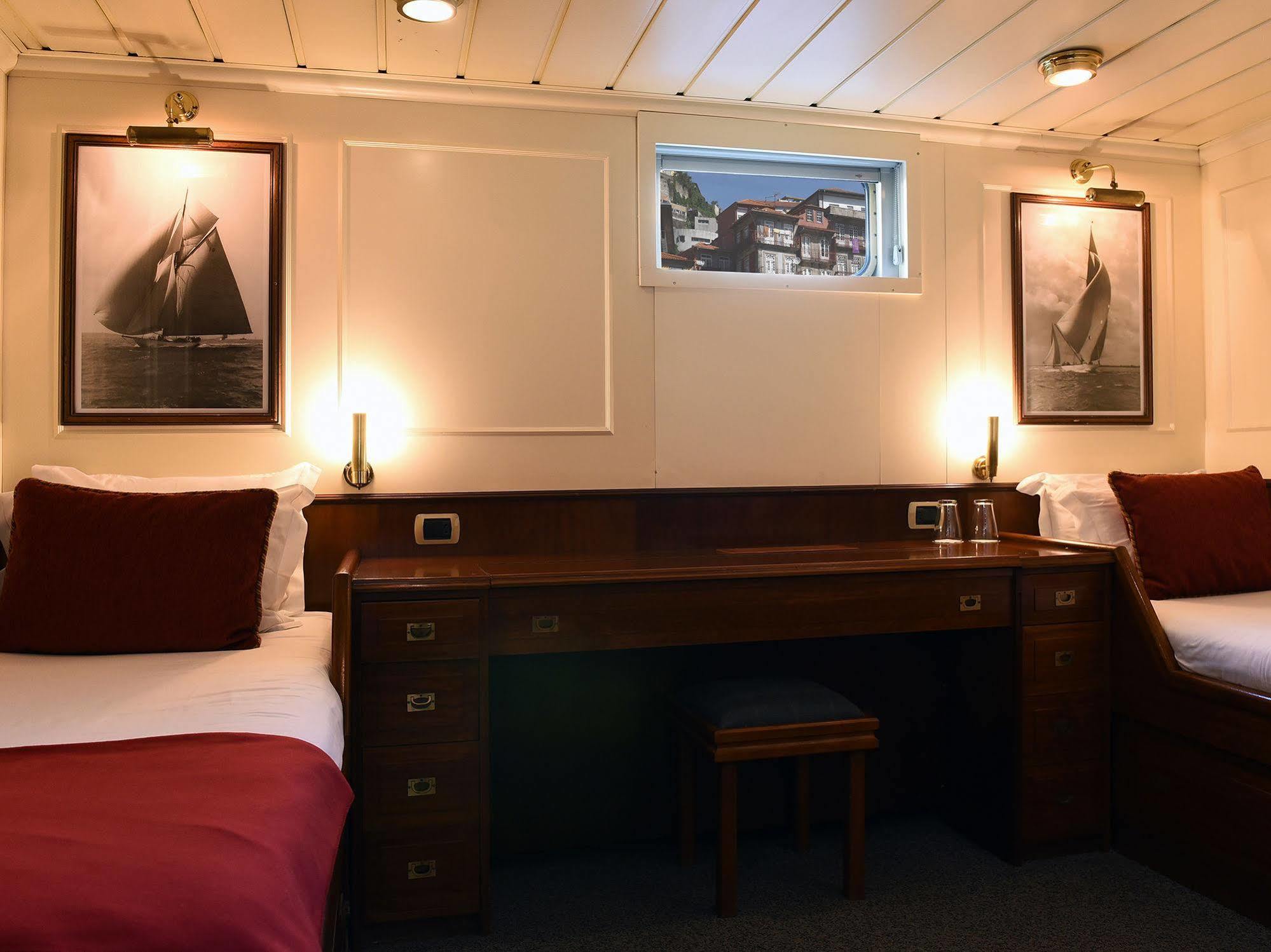 Invicta Ribeira Boat Hotel OOporto Exteriör bild