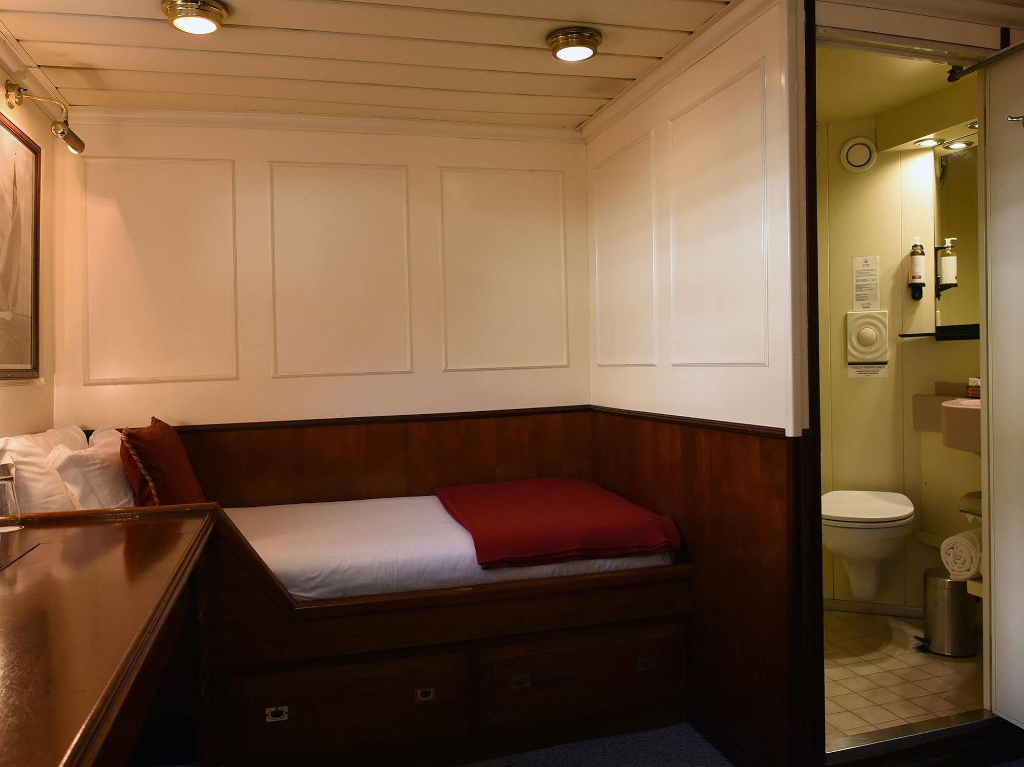 Invicta Ribeira Boat Hotel OOporto Exteriör bild